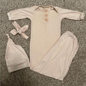 Cream beige newborn coming home outfit with hat & bow.